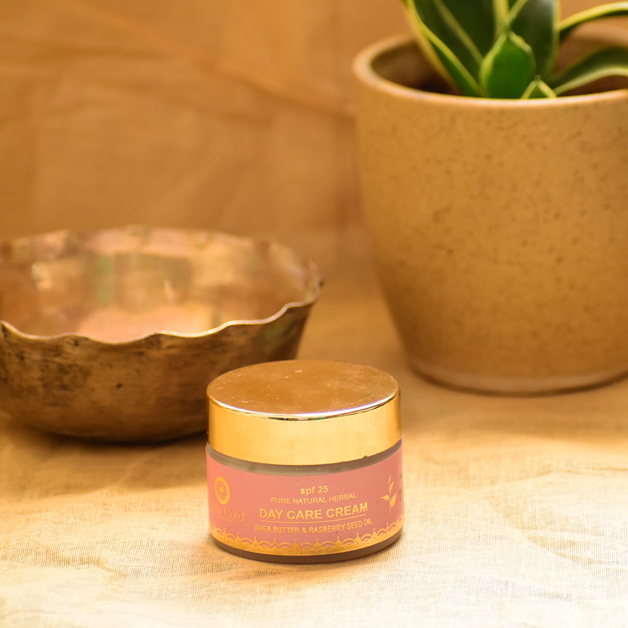 SPF 25 Day Care Cream With Shea Butter & Raspberry Seed Oil